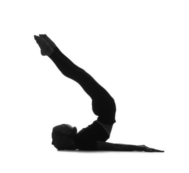 Beyaz arka planda yoga yapan genç bir kadının silueti.