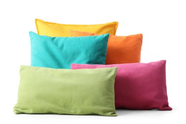 Beyaz arka plan üzerinde farklı renkli yastıklar