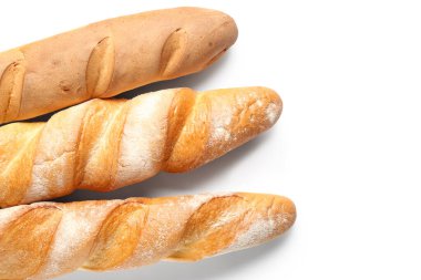 Beyaz arkaplanda taze baget, yakın plan