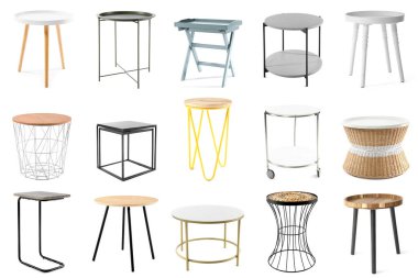 Beyaz arka planda bir sürü sehpa