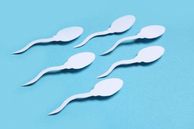 Mavi arkaplanda sperm hücreleri