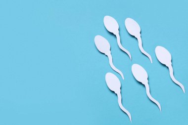 Mavi arkaplanda sperm hücreleri