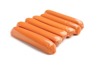 Beyaz arka planda izole edilmiş lezzetli sosisler.