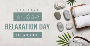 Hafif zemin üzerinde taşlar, havlular ve palmiye yaprakları olan spa kompozisyonu. Ulusal Rahatlama Günü Afişi