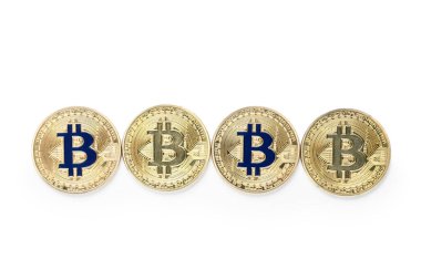 Beyaz zemin üzerinde altın bitcoin, üst görünüm