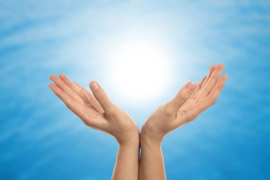 Açık denizde su yüzeyinin güzel manzara