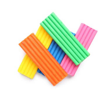 Beyaz arka plan üzerinde renkli hamuru