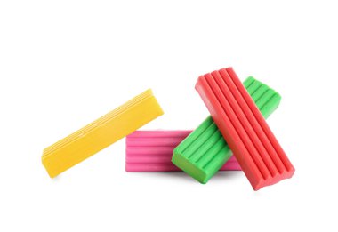 Beyaz arka plan üzerinde renkli hamuru