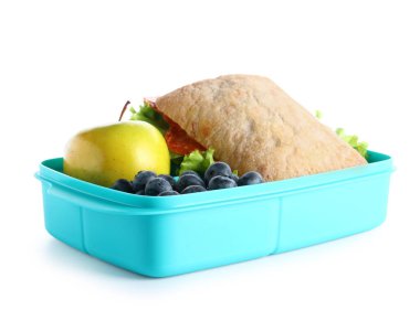 Beslenme çantası beyaz arka planda izole edilmiş lezzetli yiyecekler.