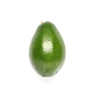 Beyaz arka planda taze olgun avokado
