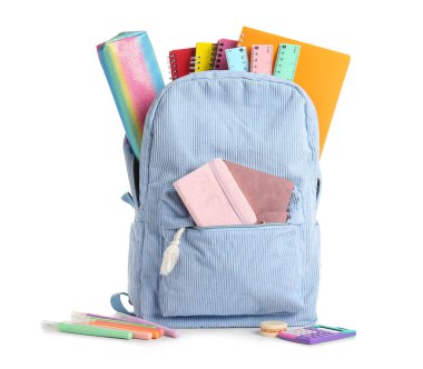 Beyaz Arkaplanda Kırtasiyeli Okul Sırt Çantası