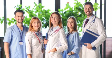 Klinikteki doktorlar ekibi.