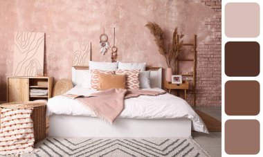 Süslü bir yatak odası ve grunge duvarının yanında rahat bir yatak odası. Farklı renk desenleri