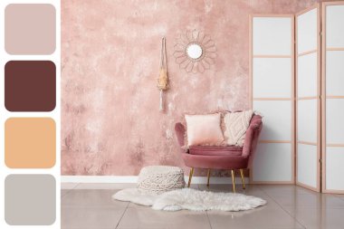 Pembe koltuğu, kürklü halısı ve katlanır perdesi olan şık bir oturma odası. Farklı renk desenleri
