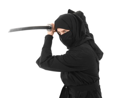 Beyaz kılıçlı erkek ninja.