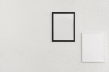 Işık duvarındaki fotoğraf çerçeveleri