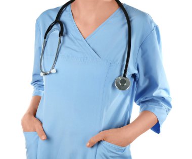 Beyaz arka plan üzerinde izole stetoskop ile kadın doktor