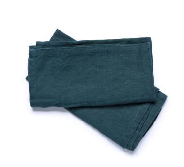 Mavi katlanmış peçeteler beyaz arkaplanda izole edilmiş