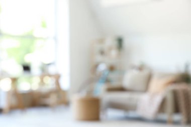 İş yeri, bisiklet ve kanepe ile ev ofisinin bulanık görüntüsü