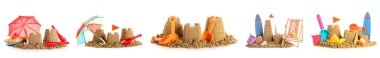 Beyaz arka planda kumdan kaleler ve oyuncaklar.