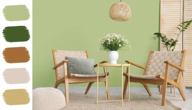 Oturma odasının içinde hasır koltuklar, masa ve papatyalar vazoda. Farklı renk desenleri