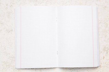 Beyaz grunge arkaplanı üzerine boş metin sayfaları