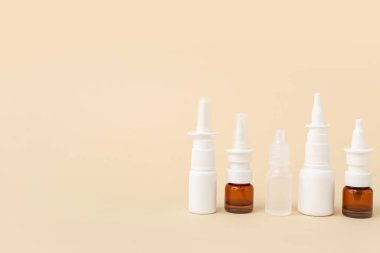 Bej arka planda burun damlaları