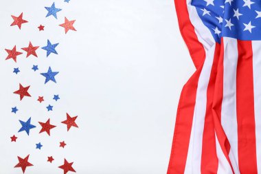 Beyaz arka planda Amerikan bayrağı ve yıldızları. Bağımsızlık Günü kutlamaları