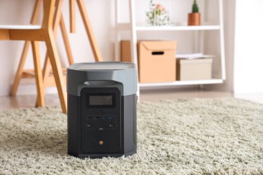 Modern portatif elektrik santrali halı üzerinde modern oda, yakın çekim