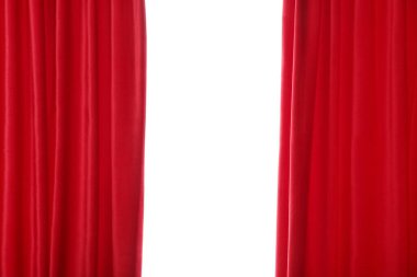 Beyaz arka plan üzerinde izole kırmızı kadife perdeler