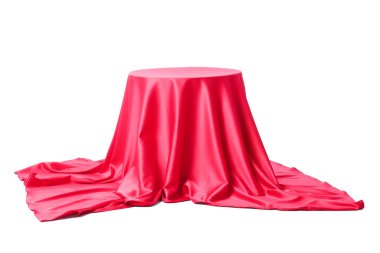 Beyaz arkaplandaki kırmızı kadife perde.