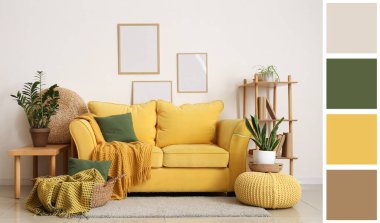 Sarı kanepe, ekoseli sepet, oturma odasındaki beyaz duvarda yastıklar ve çerçeveler. Farklı renk desenleri