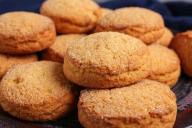 Taze tatlı kurabiyelerle kaplanmış, yakın plan.