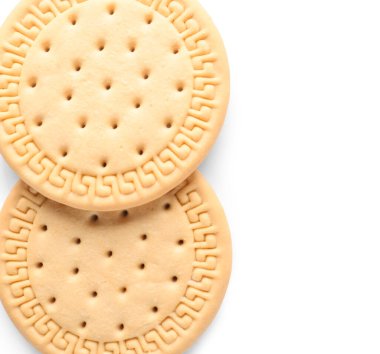 Beyaz arkaplanda tatlı kurabiyeler