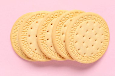 pembe bir arka plan üzerinde tatlı kurabiye