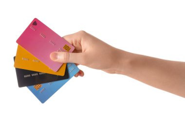 Beyaz arka planda kredi kartı olan bir kadın.