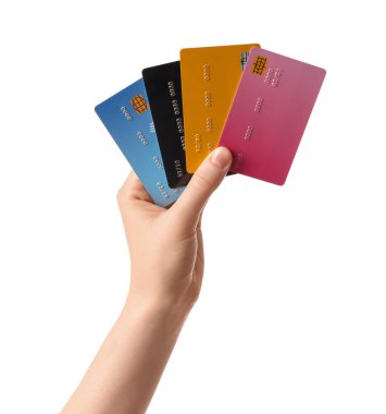 Beyaz arka planda kredi kartı olan bir kadın.