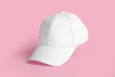 Pembe arkaplanda boş beyaz başlık