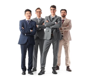 Beyaz arka planda bir grup genç iş adamı