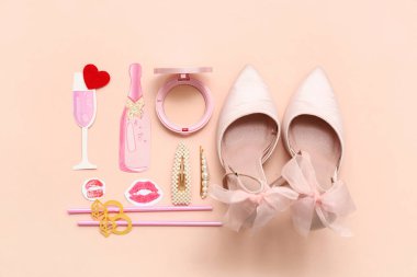 Gelinin bej arka plandaki aksesuarları. Kız Partisi