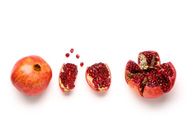 Beyaz arka plan üzerinde taze nar