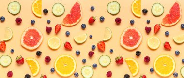 Bej arka planda limonata için taze meyve ve dutlu kompozisyon