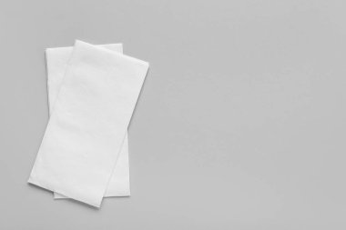 Gri arkaplanda peçeteler