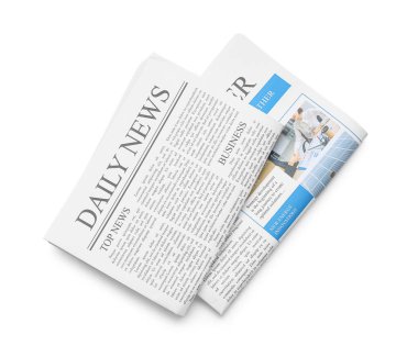 Beyaz arka planda farklı gazeteler