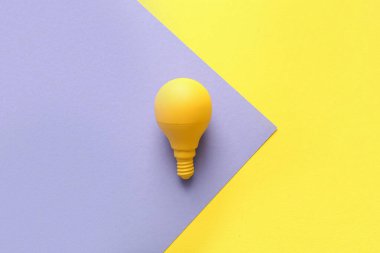 Arkaplanda sarı ampul