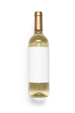 Beyaz arka planda bir şişe şarap.