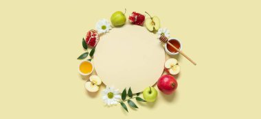 Bej arkaplanlı Rosh Hashanah (Yahudi Yeni Yılı) için kompozisyon