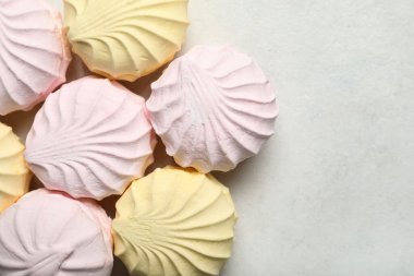 Tatlı zefirler hafif arka planda