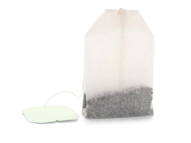 Çay poşeti beyaz arkaplanda izole edilmiş, yakın plan