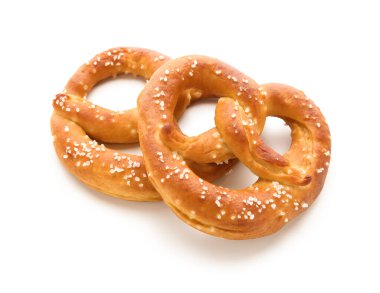 beyaz zemin üzerine lezzetli tuzlu kraker